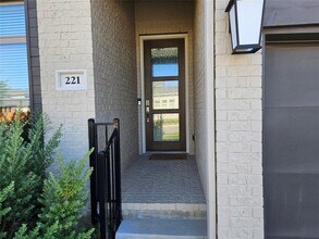 221 Bauer Lp in Liberty Hill, TX - Building Photo - Building Photo