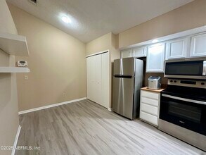 8828 Townsquare Dr S in Jacksonville, FL - Building Photo - Building Photo