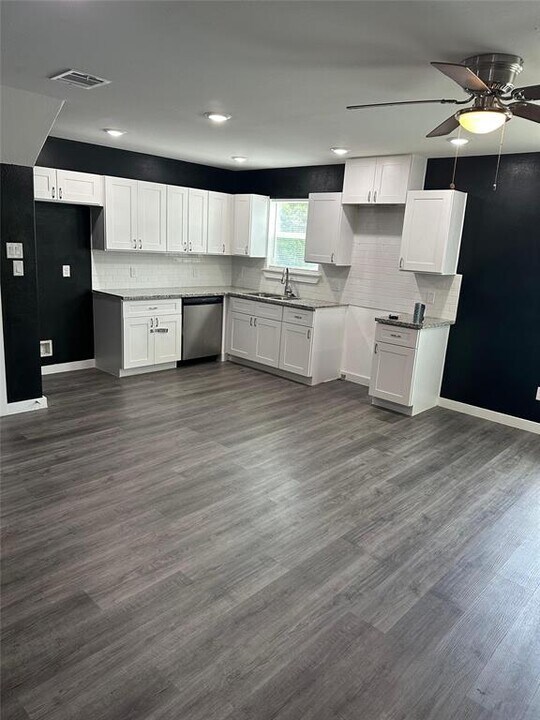 7802 Crestview Dr in Houston, TX - Building Photo