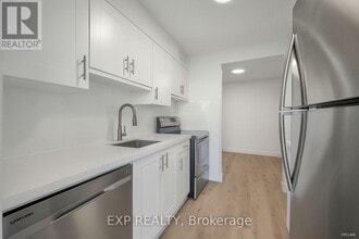 45-945 Sunrise Ave in Toronto, ON - Building Photo - Building Photo