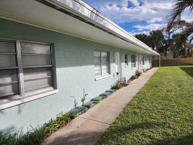 139 Roosevelt Ave in Cocoa Beach, FL - Building Photo - Building Photo