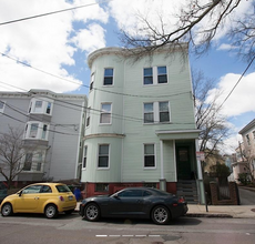 3 Kinnaird St, Unit 2 in Cambridge, MA - Foto de edificio - Building Photo