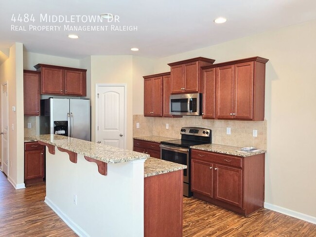 4484 Middletown Dr in Wake Forest, NC - Foto de edificio - Building Photo