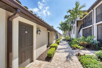 5624 Palmer Cir in Bradenton, FL - Foto de edificio - Building Photo