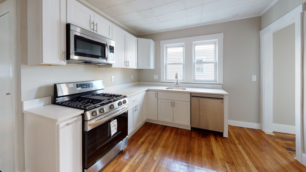 280 McGrath Hwy, Unit 3 in Somerville, MA - Building Photo