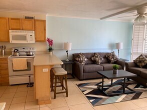 430 Kaiolu St, Unit 806 in Honolulu, HI - Foto de edificio - Building Photo