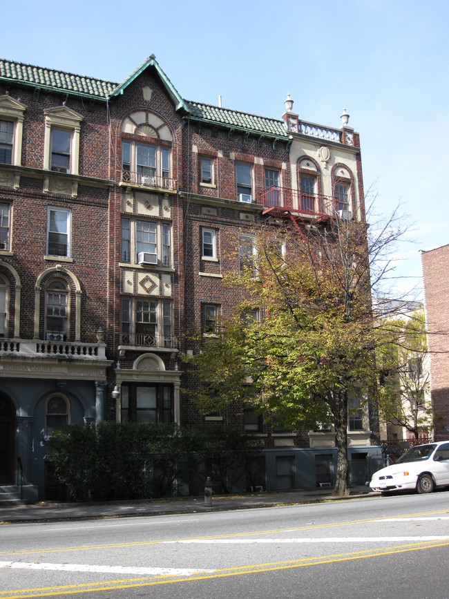 1436 Ocean Ave in Brooklyn, NY - Foto de edificio - Building Photo