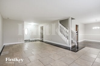 4252 Village Trace Dr in Indianapolis, IN - Foto de edificio - Building Photo