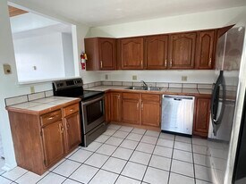 1018 Arrowhead Dr in Oxford, OH - Building Photo