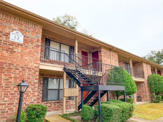 Pecan Valley Apartments in Lufkin, TX - Building Photo - Building Photo