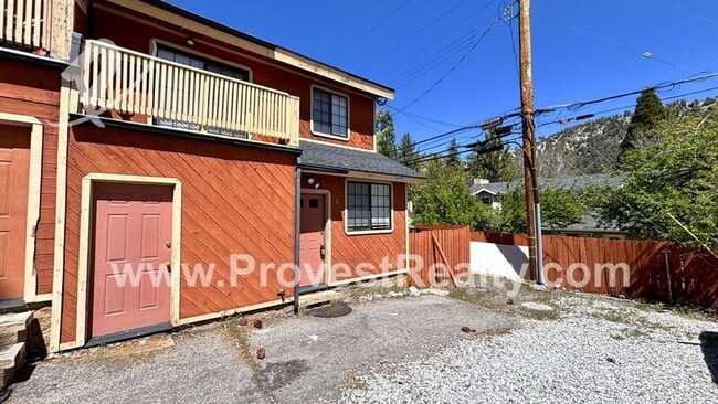 6078 Spruce St in Wrightwood, CA - Building Photo - Building Photo