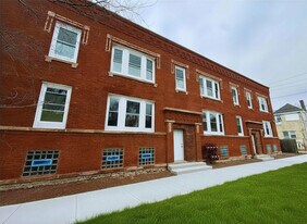 241 W 74th St in Chicago, IL - Building Photo