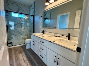 232 W Pearl Ave in Stockton, CA - Building Photo - Building Photo