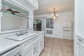 5011 Stoney Creek Rd in Culver City, CA - Building Photo - Building Photo