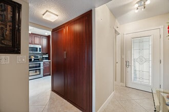 210 Captains Walk in Delray Beach, FL - Foto de edificio - Building Photo