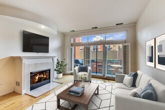 330 N Clinton St in Chicago, IL - Building Photo - Building Photo