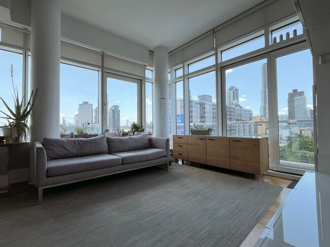 1017 Jackson Ave, Unit #6C in Long Island City, NY - Foto de edificio - Building Photo