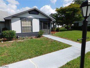 10525 Putnam Ct in Lehigh Acres, FL - Building Photo - Building Photo