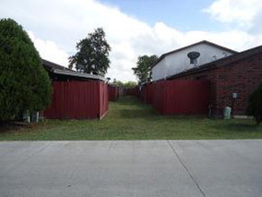 Misty Hollow Apartments in Brownsville, TX - Building Photo - Building Photo