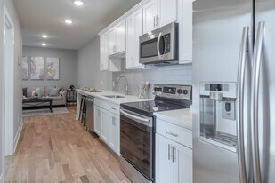 612 4th St NW, Unit #2 in Grand Rapids, MI - Building Photo