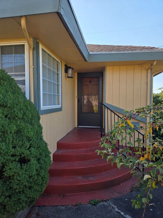 1814 Perry Ave in Bremerton, WA - Foto de edificio