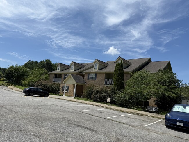 411 Raleigh Ave, Unit castle heights aparments