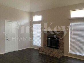 6800 Running Creek Dr in Arlington, TX - Building Photo - Building Photo