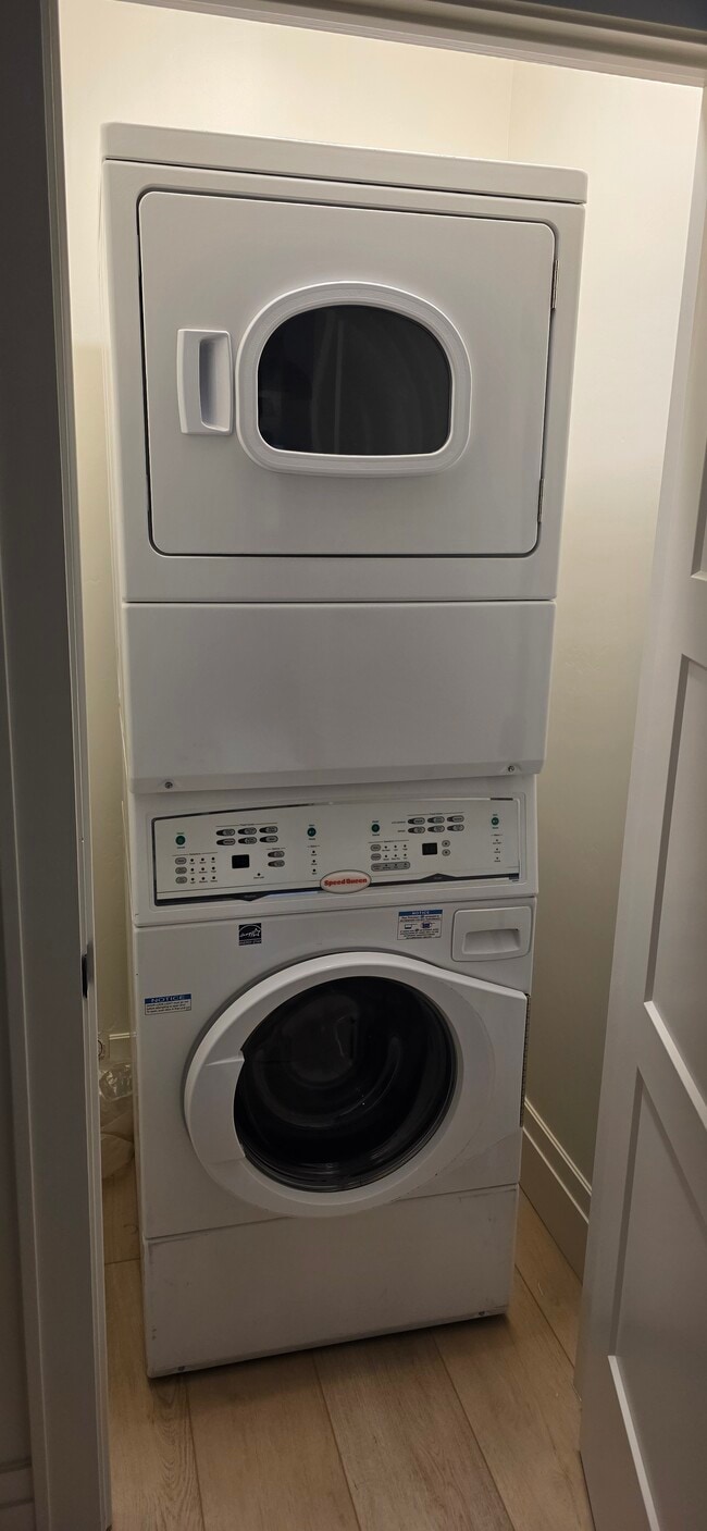 107 S Moonlit Rd in Mapleton, UT - Foto de edificio - Building Photo