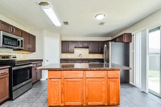 113 Nighthawk Dr in Krum, TX - Building Photo - Building Photo