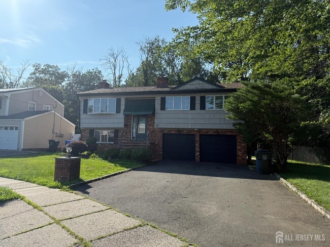 40 Winding Rd in Iselin, NJ - Foto de edificio - Building Photo