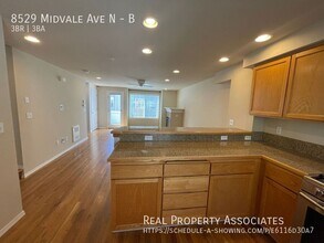 8529 Midvale Ave N in Seattle, WA - Building Photo - Building Photo