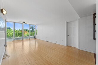 2539 Bayshore Dr in Miami, FL - Building Photo - Building Photo