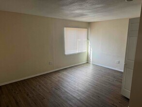 7600 Central Ave SE in Albuquerque, NM - Building Photo - Building Photo