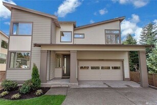 18719 107th Ave SE in Renton, WA - Building Photo