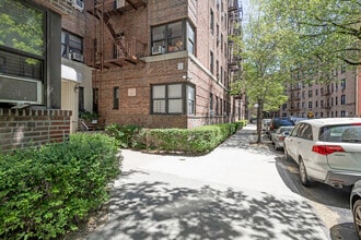 12 Dongan Place in New York, NY - Building Photo - Building Photo
