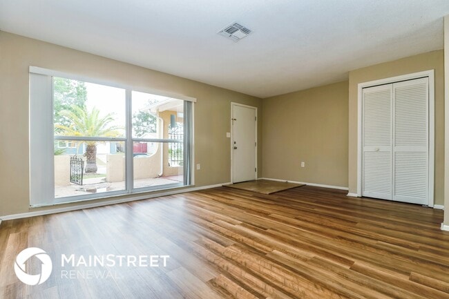 9109 Derby Ln in Port Richey, FL - Foto de edificio - Building Photo