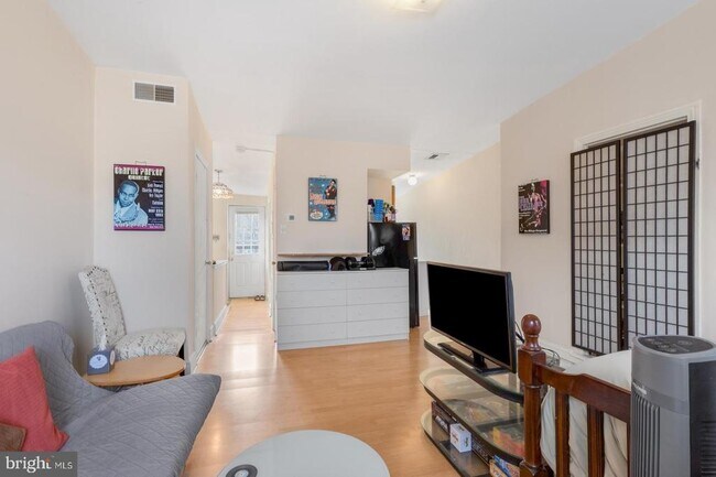 1804 Fairmount Ave in Philadelphia, PA - Building Photo - Building Photo