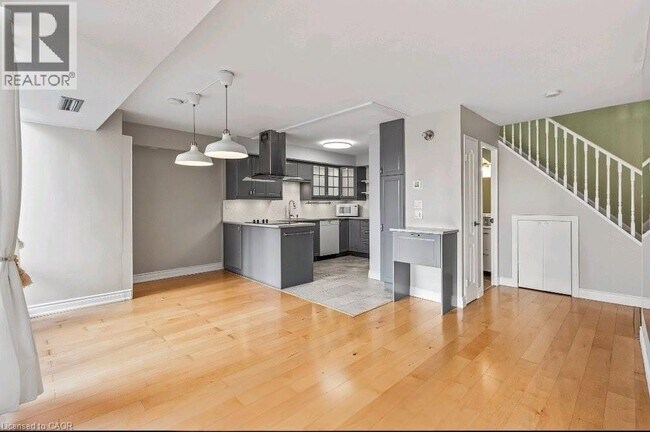 1300 Marlborough Ct in Oakville, ON - Building Photo - Building Photo