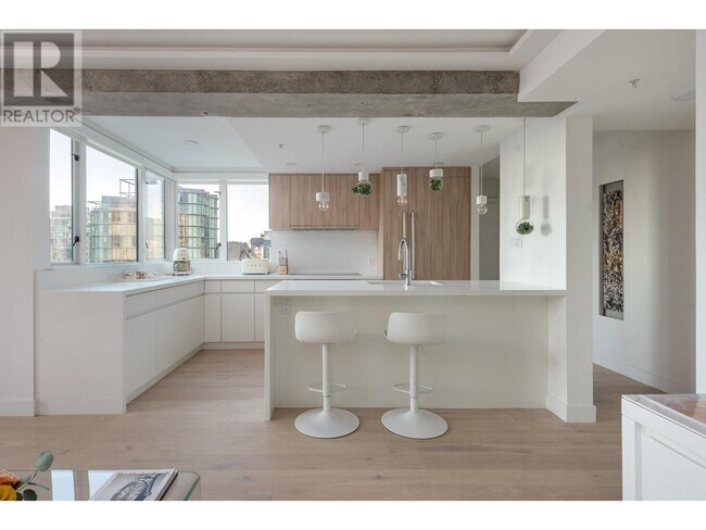 1238 Melville St in Vancouver, BC - Building Photo - Building Photo