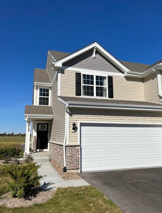 7615 Violet Ln in Joliet, IL - Building Photo