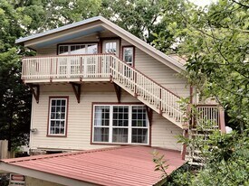 411 W South St, Unit Apartment A in Fayetteville, AR - Building Photo