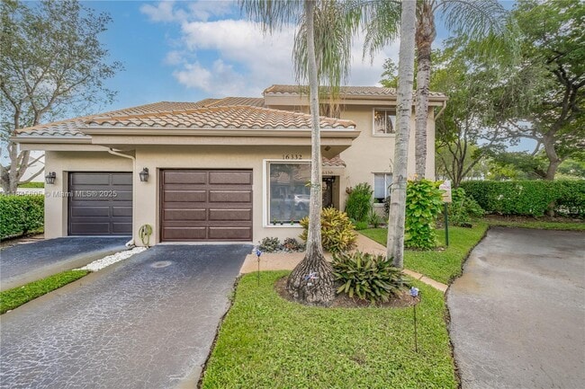 16332 Malibu Dr in Weston, FL - Building Photo - Building Photo
