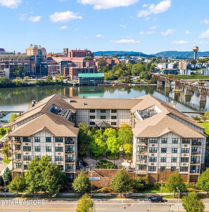 445 W Blount Ave in Knoxville, TN - Foto de edificio