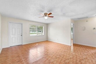 4787 Gulfstream Rd in Lake Worth Beach, FL - Building Photo - Building Photo