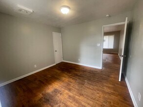 2416 W Nichols St in Springfield, MO - Building Photo - Building Photo