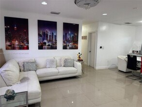 16030 Miami Dr in North Miami Beach, FL - Building Photo - Building Photo