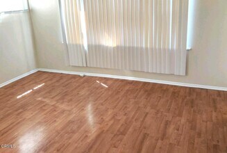 477 W 45th St in Los Angeles, CA - Building Photo - Building Photo