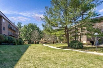8 Ledgewood Way in Peabody, MA - Building Photo - Building Photo