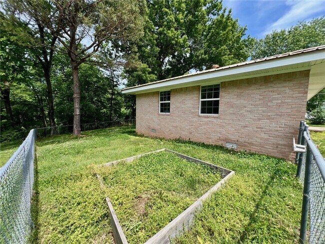 606 Elgin St NE in Gravette, AR - Building Photo - Building Photo