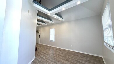 215 N Wild Olive Ave in Daytona Beach, FL - Building Photo - Building Photo